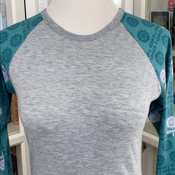 LuLaRoe Randy Gray Floral Print 3/4 Sleeve Tunic - Picture 2 of 15